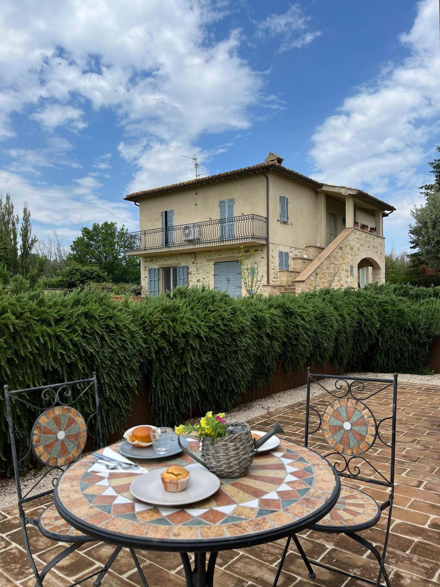Agriturismo Qui E Ora Bevagna Luaran gambar